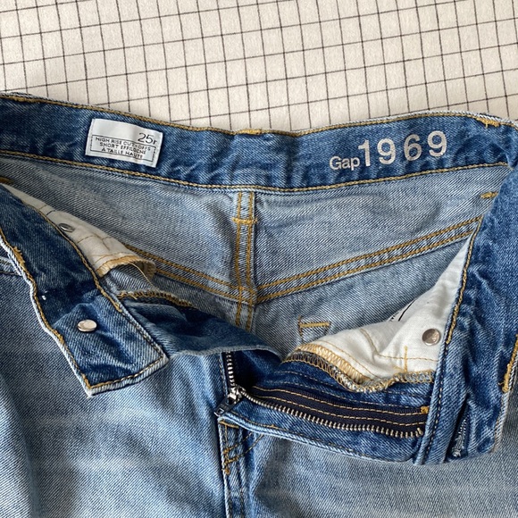GAP High Rise Cut off Shorts - Picture 3 of 4